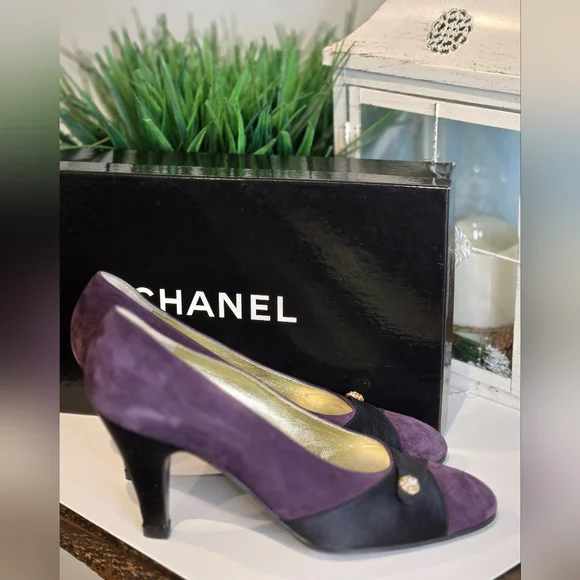 Chanel Vintage Women's Purple Suede and Black Heels - Picture 5 of 16